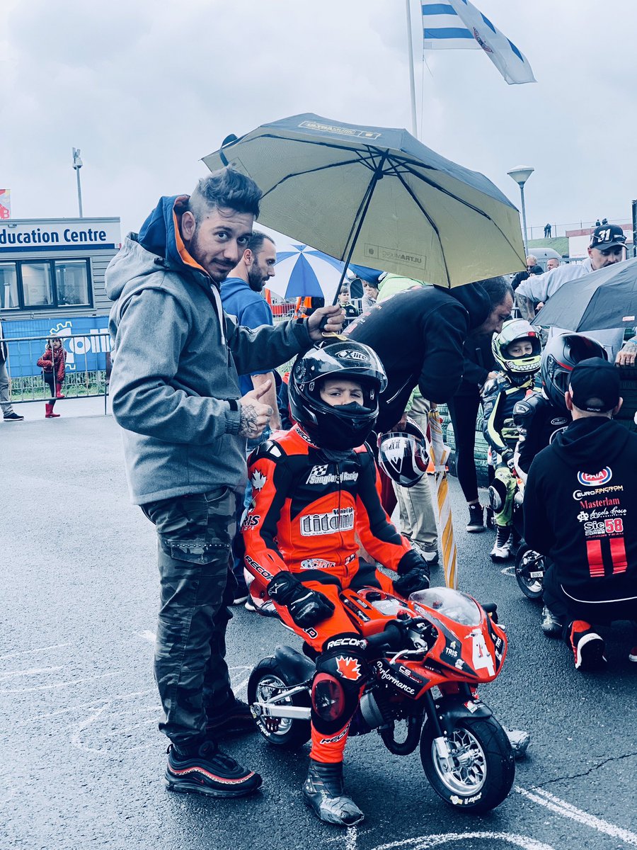 osrofficialteam's tweet photo. Domenica scorsa si è svolto l’europeo Minimoto ad Assen nel TT Junior Track e il nostro piccolo nano da combattimento Gabriel Tesini ha concluso con un bel settimo posto a ridosso dei primi. https://t.co/3s9a09Y0mo