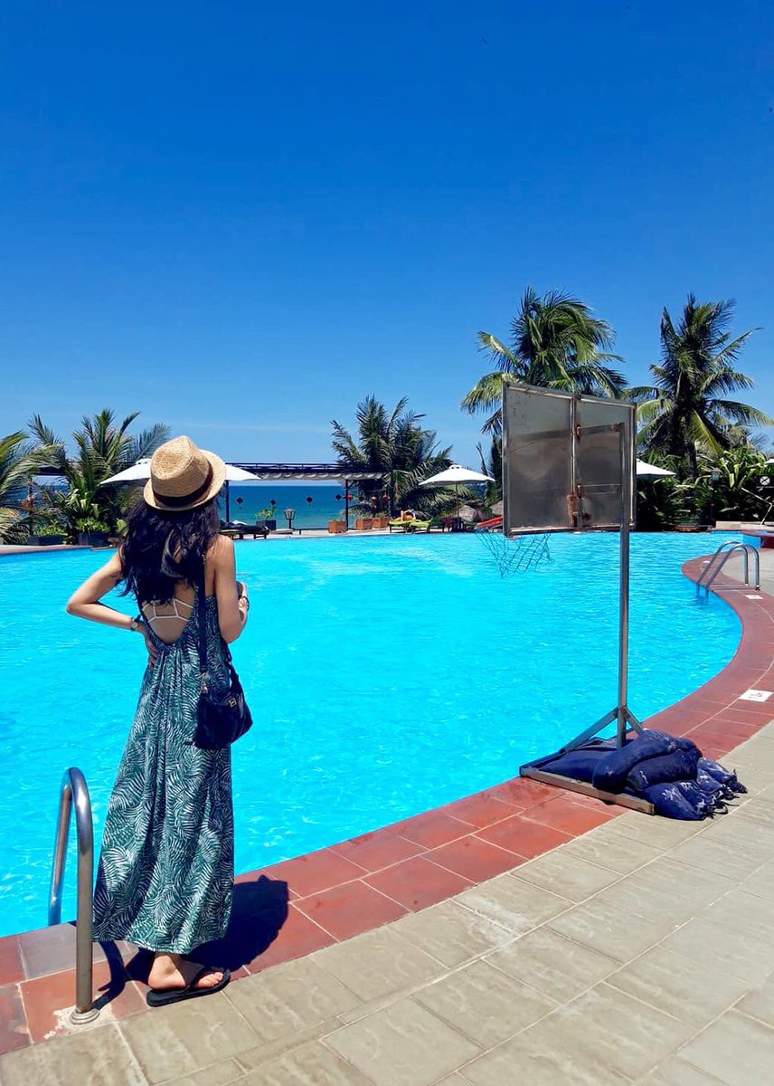 centaradanang's tweet photo. 🌊Sometimes, the absolute choice to elevate your excursion is to float in the pristine pool, soak up the sun and take in the spectacular landscape.
💯Non-resident guests are welcomed to plunge in our Gym &amp; Pool service! https://t.co/pqus5vgZ1E
