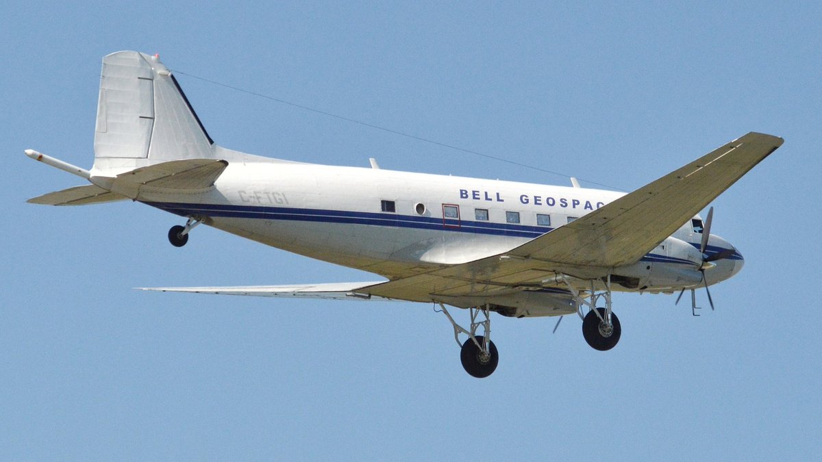 Antonov50026062's tweet photo. Douglas-Basler BT-67, C-FTGI, Bell Geospace 🇨🇦 / Osijek Airport 🇭🇷 👋👋👋 #ZracnaLukaOsijek #BellGeospace #BaslerBT67 #DouglasDC3 #OsijekAirport #Aviation #Croatia https://t.co/vyyIsS4wKi