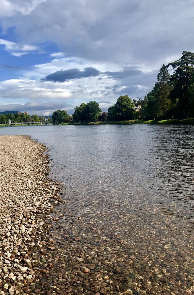 ColombiaMuisca's tweet photo. @inst_humboldt @MMMaldonadoC @Ambientebogota @MinAmbienteCo La belleza de rรญo que cruza la ciudad de Inverness. Lo camine por horas y su limpieza impecable. Convertido en parque urbano y punto turรญstico. #NessRiver #Inverness https://t.co/KXAS7vqVK5