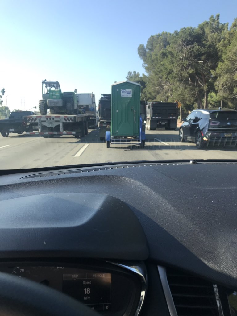MoniStar28's tweet photo. @kevinandbean @alliemackay why am I in traffic driving behind this right now?! https://t.co/gbteIBm2vR