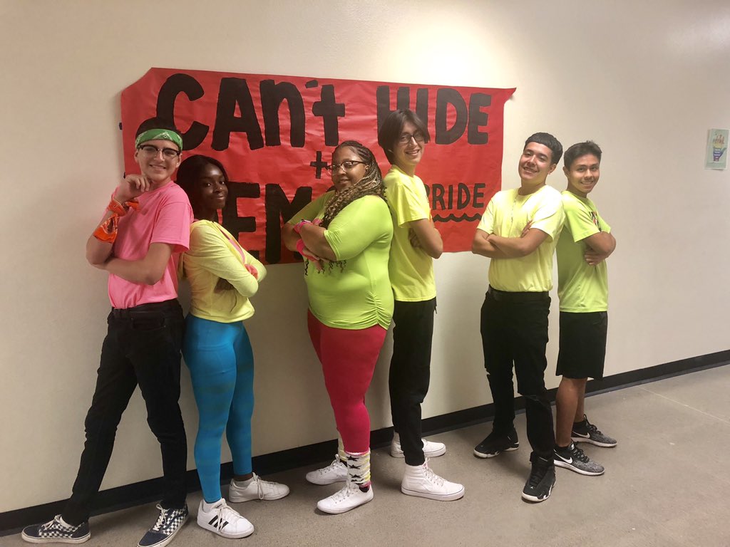 DailyInferno's tweet photo. Day 2: NEON DAY💛💚🧡❤️ #80sdecade #spiritweek #dysartdemons https://t.co/B0G5zOOsOY