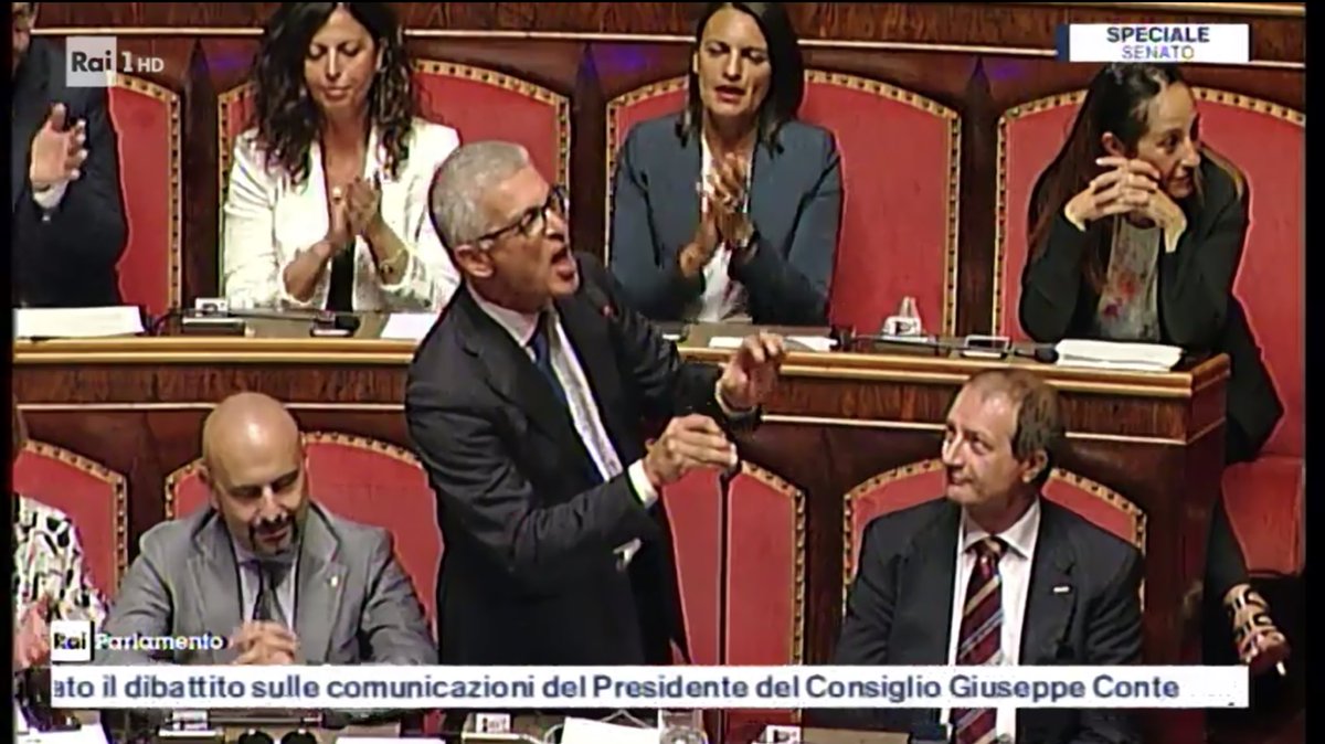 bravimabasta's tweet photo. Alcide De Morra, portavoce di un partito nato dal vaffanculo che produce i tre quarti degli insulti e delle minacce mondiali ci ricorda che la politica è confronto. È tipo Bombolo che spiega Lars Von Trier #CrisiDiGoverno https://t.co/6gsj7YNo5u