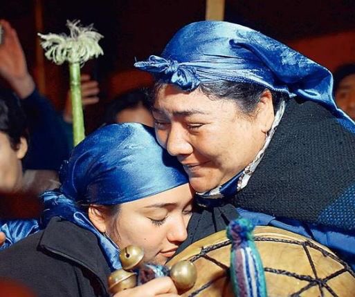 sebamawlen's tweet photo. Comisión ambiental rechaza hidroeléctrica en el Toltén. Esta foto es de ayer, es la alegria de nuestra gente mapuche. 
Se dan cuenta del amor a la naturaleza y sus elementos, pues somos de ella y la amamos, la sentimos parte de nuestro ser. https://t.co/P8ofKaDNnE