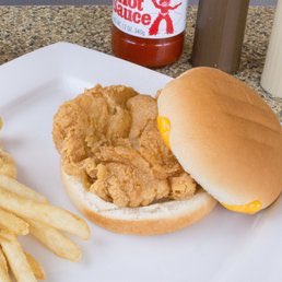 feathernfin1's tweet photo. Hey! @PopeyesChicken @ChickfilA #ChicASea Ima let y’all finish but ... 🤷🏽♀️ #feathernfin #ChickenSandwichTwitter #chickenwars https://t.co/PKqLrzCYve