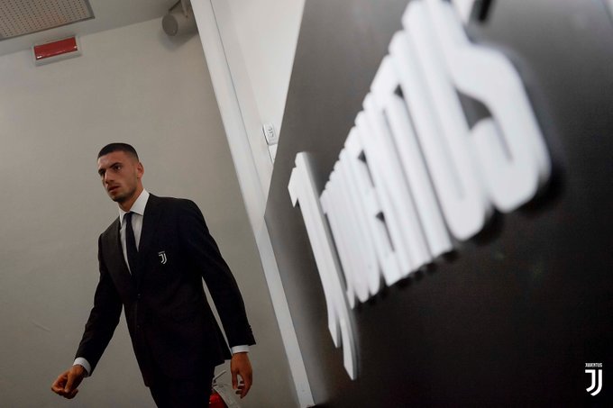 juventusfcjp's tweet photo. 🗣🎙@Merihdemiral「夢が叶った」
➡️https://t.co/M5yW3nrEmJ
#WelcomeMerih https://t.co/wMo2v6ZCI8