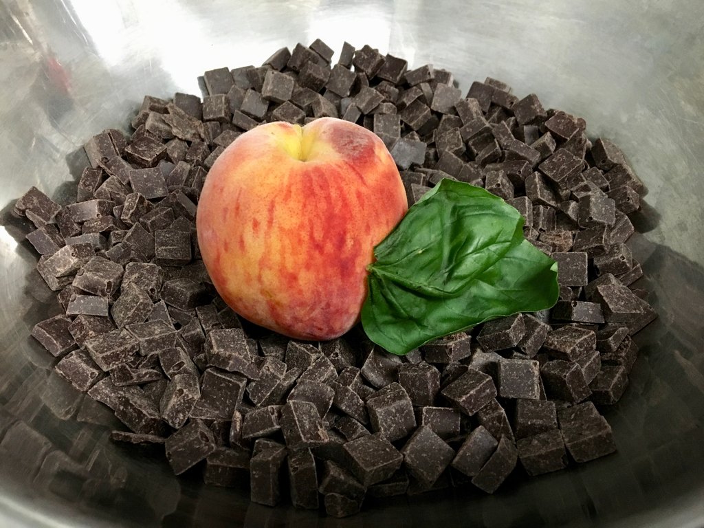 laughinggullcho's tweet photo. This morning we are infusing these juicy peaches and fresh basil into our ganache to bring you a new flavor- available tomorrow!  Sweet and summery and brilliantly balanced.  #peachbasil #flavorsofsummer #rochesterflavors #localfruit #homegrownherbs https://t.co/KPZkoigadj