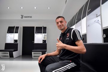juventusfcjp's tweet photo. 💪 デミロック 💪
”デミラル・デー”のギャラリーです ➡️ https://t.co/gRoLMc86ly
#WelcomeMerih https://t.co/wJLOMRhWMx
