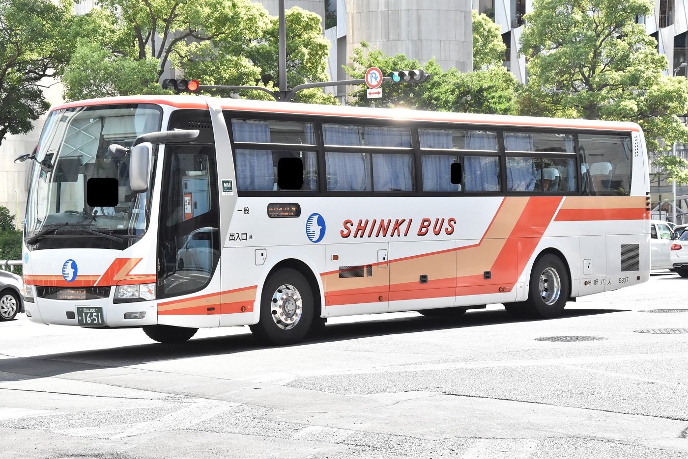 なべっち交通 津57 岡山0か16 51 昨年 西脇 津山に転属した12年式ふそうエアロエース Qrg Ms96vp トイレ無で主に中国ハイウェイバスで運用されています 19 8 12 大阪駅前 阪急前交差点 神姫バス T Co Wwyf5pzigz Twitter