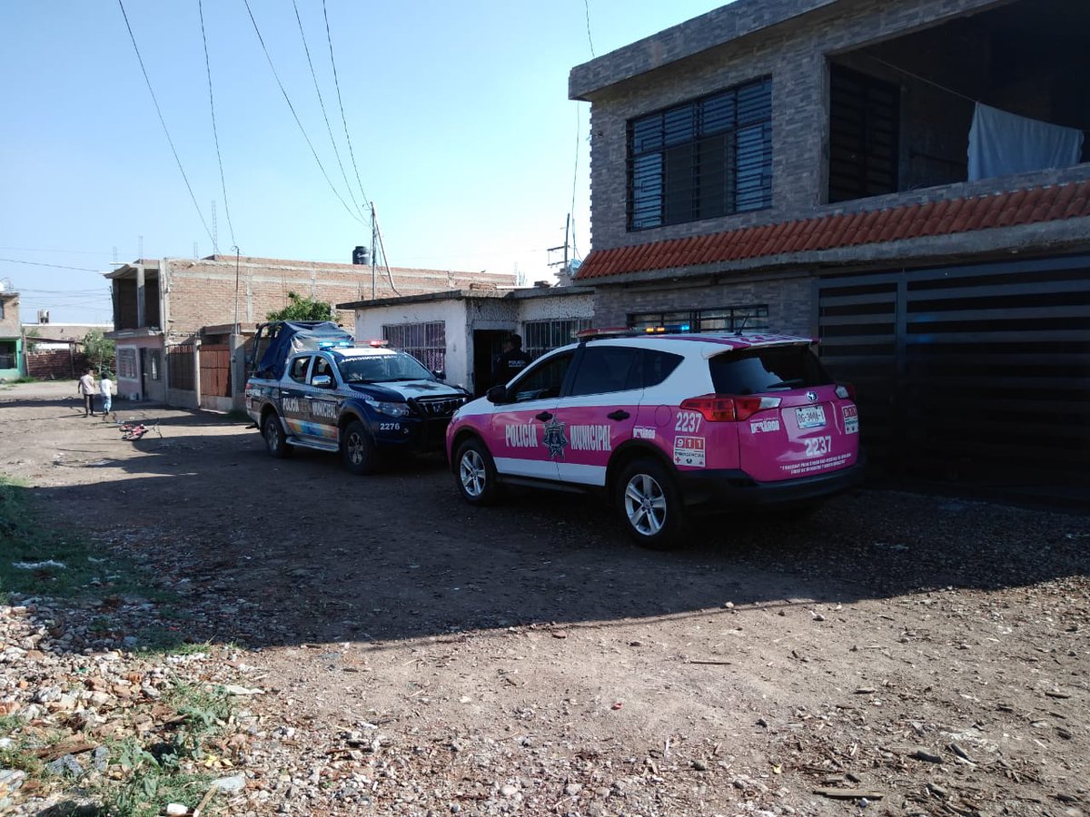 DMSPDGO's tweet photo. Atendemos todos los reportes de violencia familiar que la ciudadanía nos hace vía #CEMMIP y #911 , a través de nuestras Patrullas Rosas pertenecientes a la Unidad de Atención y Protección de Violencia de Género y Familiar. Atención integral. #SeguridadResponsabilidadCompartida https://t.co/jikZjAGWrU