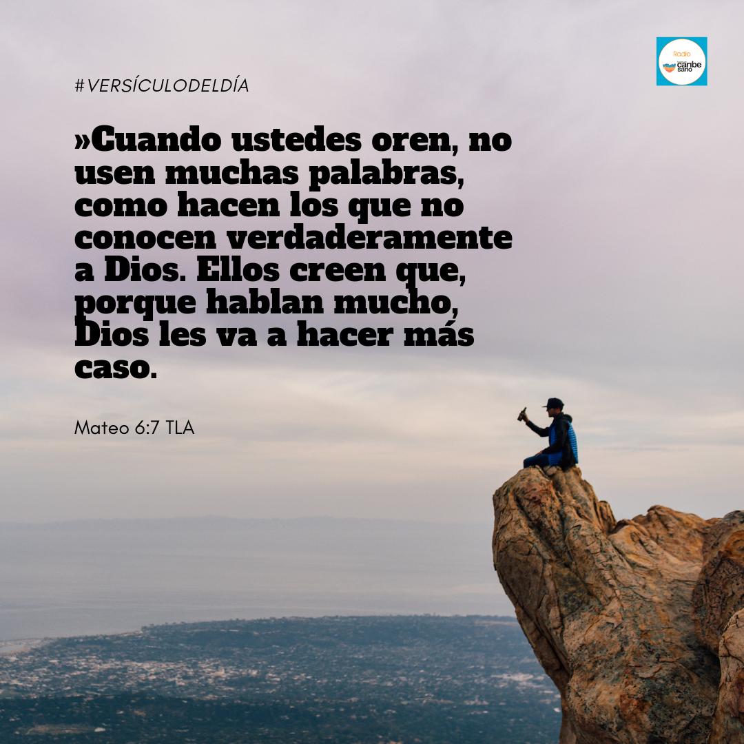 RadioCaribeSano's tweet photo. #VersículoDelDía »Cuando ustedes oren, no usen muchas palabras, como hacen los que no conocen verdaderamente a Dios. Ellos creen que, porque hablan mucho, Dios les va a hacer más caso. Mateo 6:7 TLA #orar #verdad #Dios #creer #sinceridad https://t.co/1LwAnM2eNV