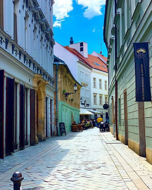 dharujan's tweet photo. #bratislava #slovakia #travel #love #photography #slovak #slovensko #photooftheday #instagood #europe #fashion #summer #happy #trip #art #photo #beautiful #couchsurfing #picoftheday #city #smile #dnesnosim #style #travelphotography #travelgram #follow #s… https://t.co/j9pkxPYKin https://t.co/OAODF1tYi2