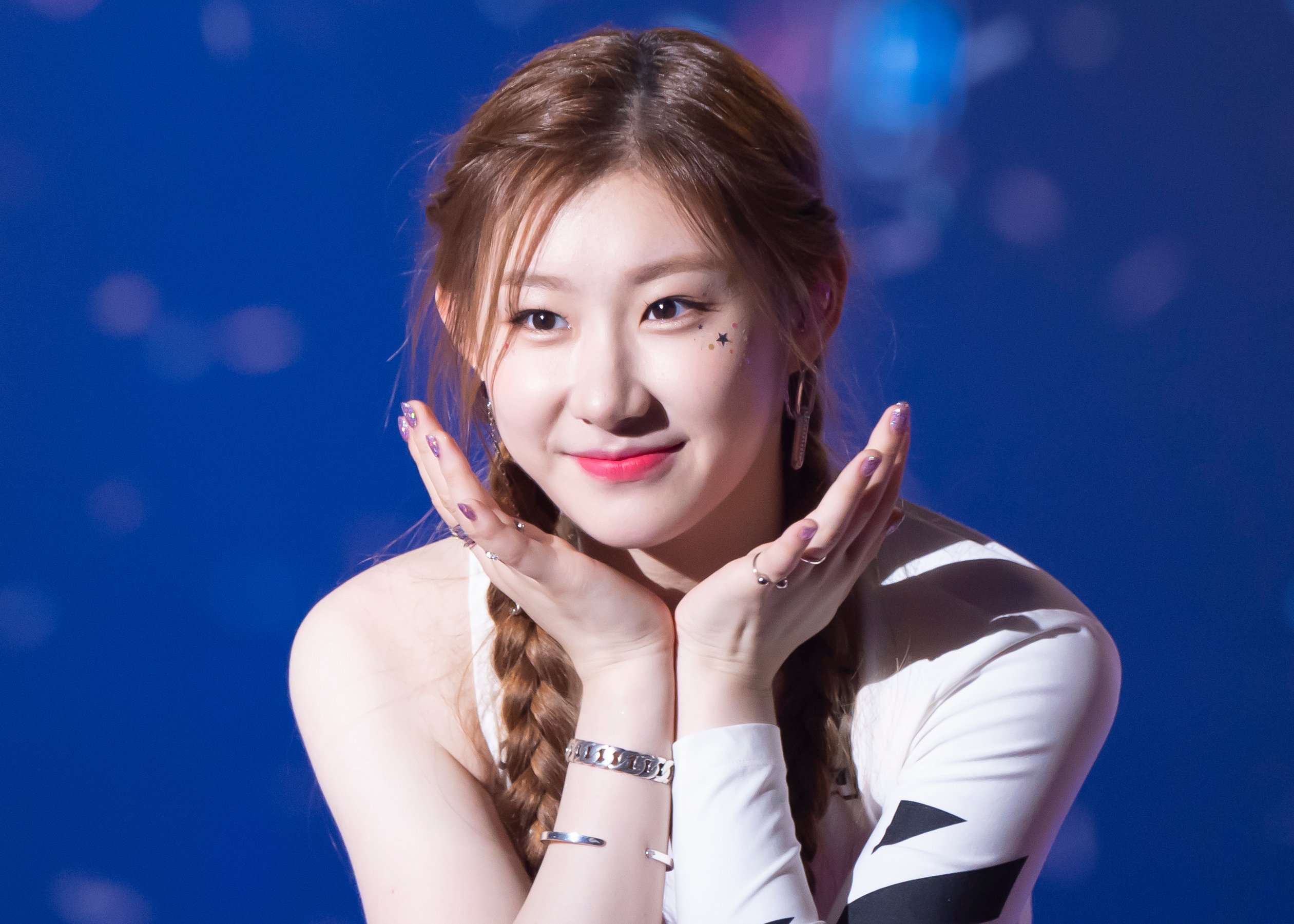 Йеджи itzy. Itzy mr. Черен itzy. Itzy wannabe. Itzy корейская группа.