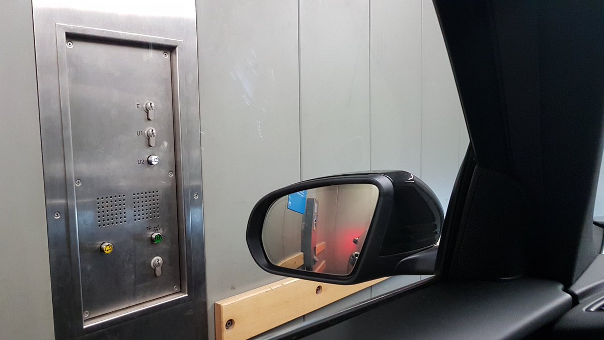 NicolasKorte's tweet photo. Heute freu ich mich auf das #meetup mit @cmueller80 in Jena. Auf dem Weg dahin schon zwei Highlights : Besuch bei der #lindig mit Gespräch über alternative Flugkonzepte (Wasserstoff, Elektro) in Eisenach und mit dem PKW Aufzug in die Hoteltiefgarage ... https://t.co/O1CdveVmnU