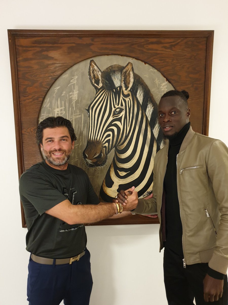 MehdiBayat79's tweet photo. #mamadoufall signe un nouveau contrat pour 3 saisons @SportCharleroi... https://t.co/aYKq5eJivQ