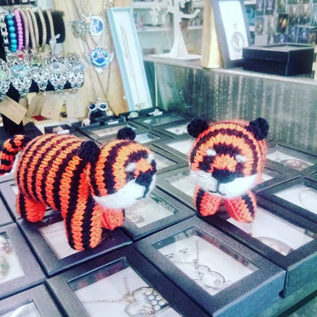 TheCraftyBrew's tweet photo. Tiger, tiger burning bright.... #critter_knitter #knitting #knittersofinstagram #tiger #noahsark #stripe #bedfordplacesouthampton #craftybrew https://t.co/woQDgzPH9O