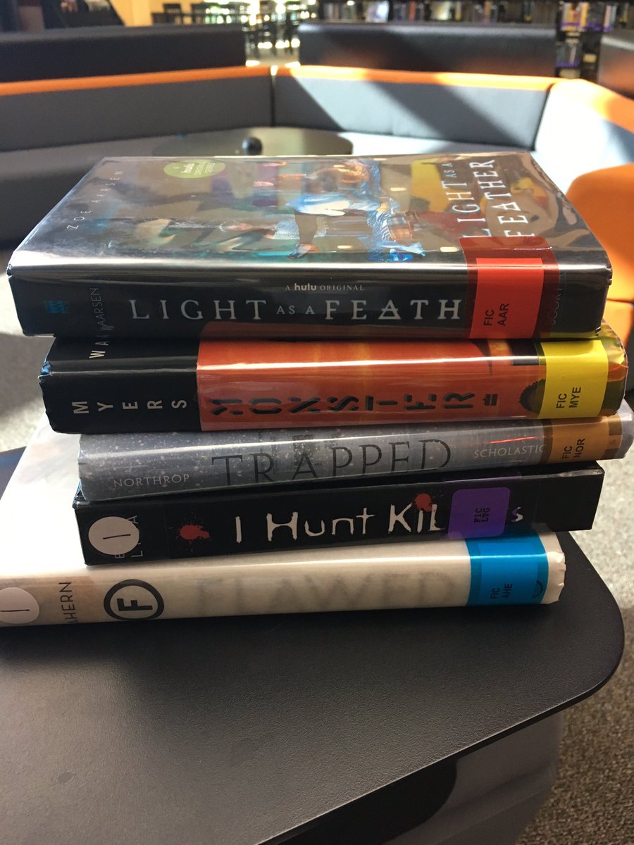 TheLibraryatHHS's tweet photo. We are having a blast chatting about books with Mrs. Holcomb and her students today! @janholcomb54 #HooverPride https://t.co/l1Li349gNA