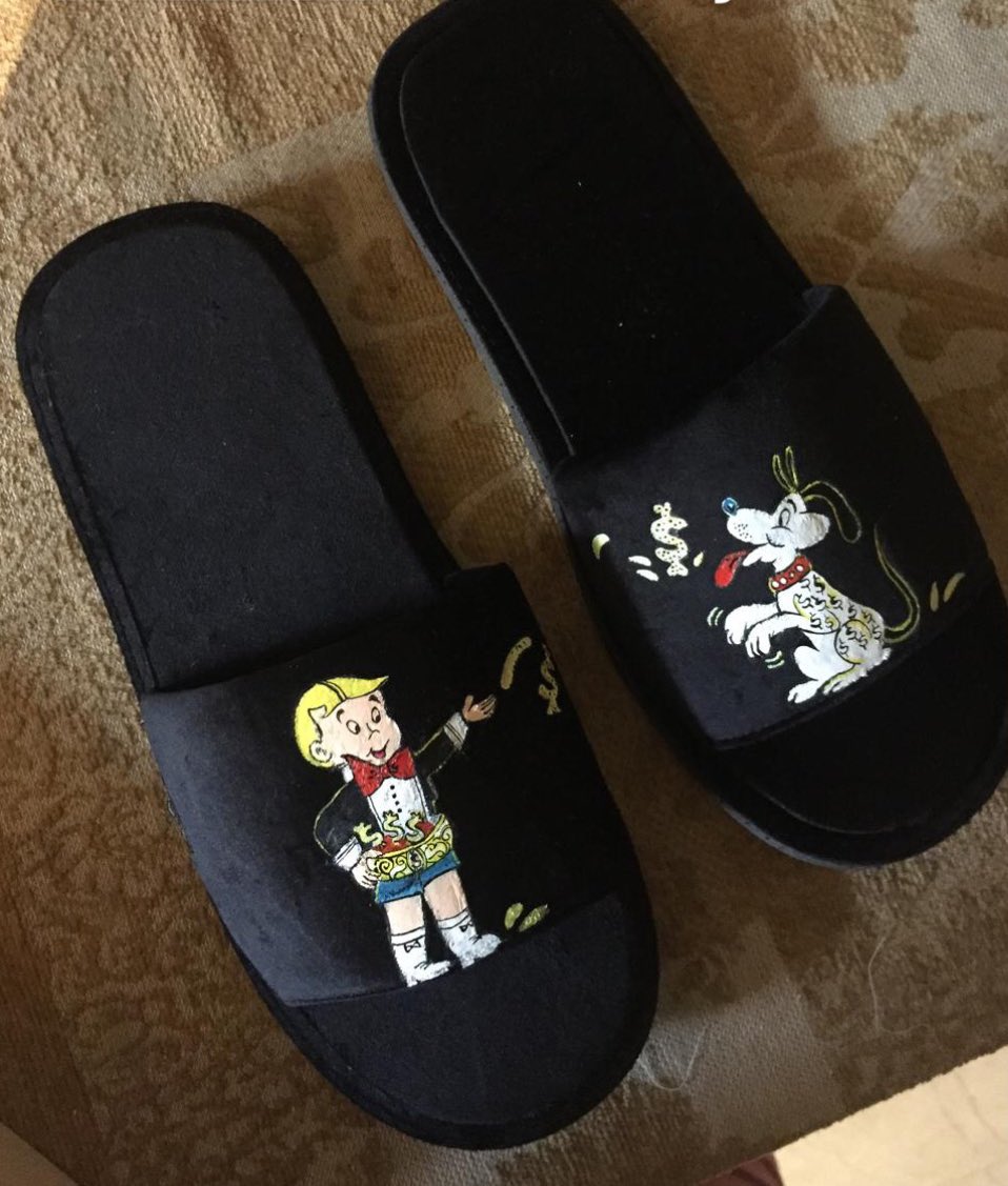pennedreality's tweet photo. #RichieRich #Dollar #Handpainted #Luxury Slippers 😍 #Customize @ModelloDomani @GQStyle @GQRecommends @gqindia @ELLEINDIA @GraziaIndia @BoF @BuzzFeedIndia @TimesFashion @NYTFashion @TwitterFashion @htlifeandstyle @htdelhi  @VOGUEIndia https://t.co/yTqwzW1cwN