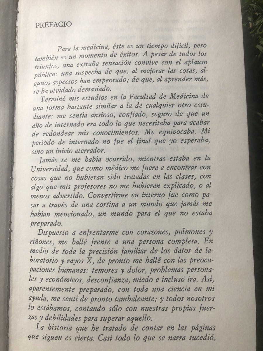 Decía Willian Osler que, “El que estudia medicina sin libros navega en un mar desconocido, pero el que estudia medicina sin pacientes no va a navegar en absoluto.”
#SEMITuit