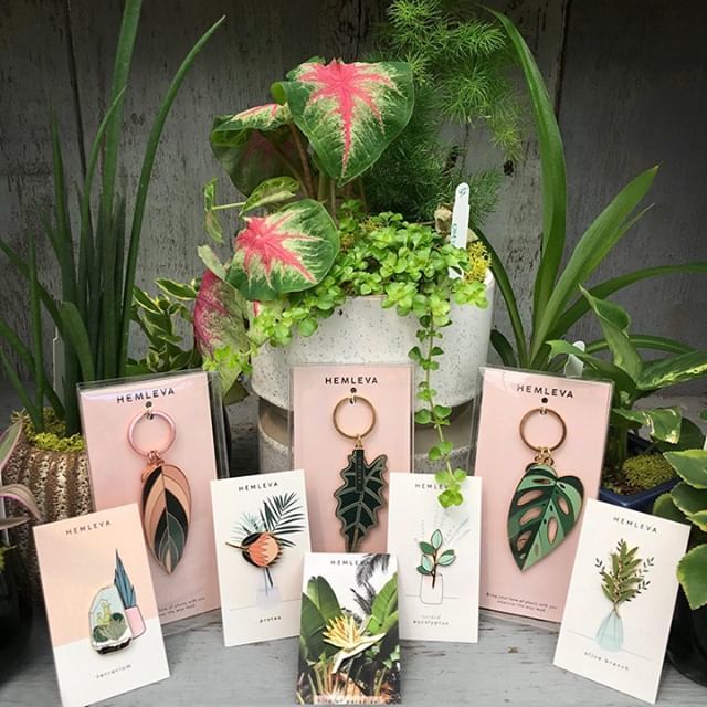 cornellfarm's tweet photo. 🤗 We’re so excited to feature these gorgeous plant-themed pins and keychains by Seattle-based artist @hemleva! ✨
.
.
.
.
#hemleva #houseplants #bling https://t.co/kRlLGjYxAf https://t.co/CjzRDtmekN