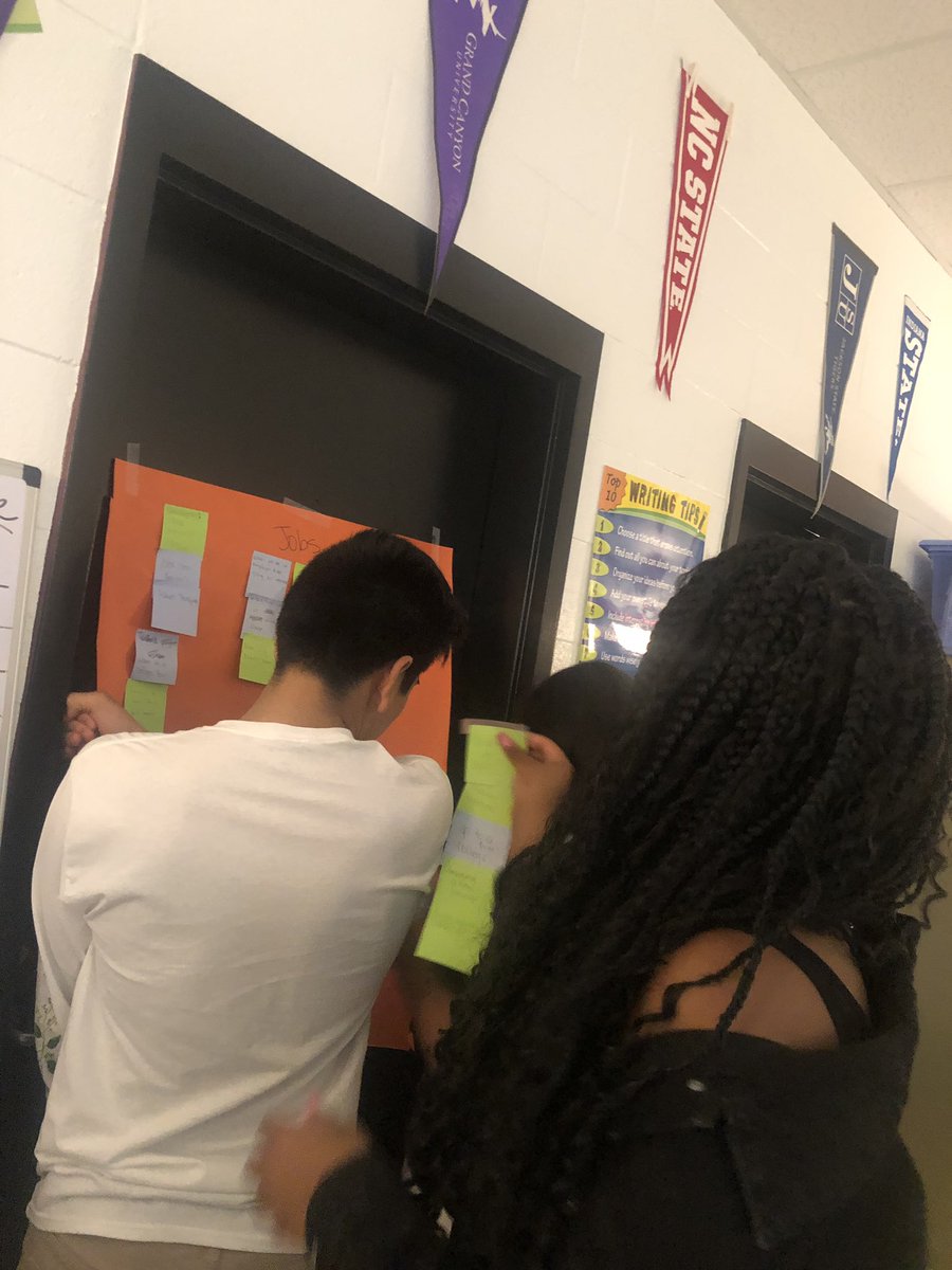 MrCamTeach's tweet photo. AVID II Centennial students using the List, Group, and Label strategy to identify ways and times to use Focused Notes and Mental Notes for educational and personal use. #ThisIsHowWeAVID @FultonCoSchools @NewboldEDU @nikkoleflowers1 @angelaparhamfcs https://t.co/VeclvhoRbN