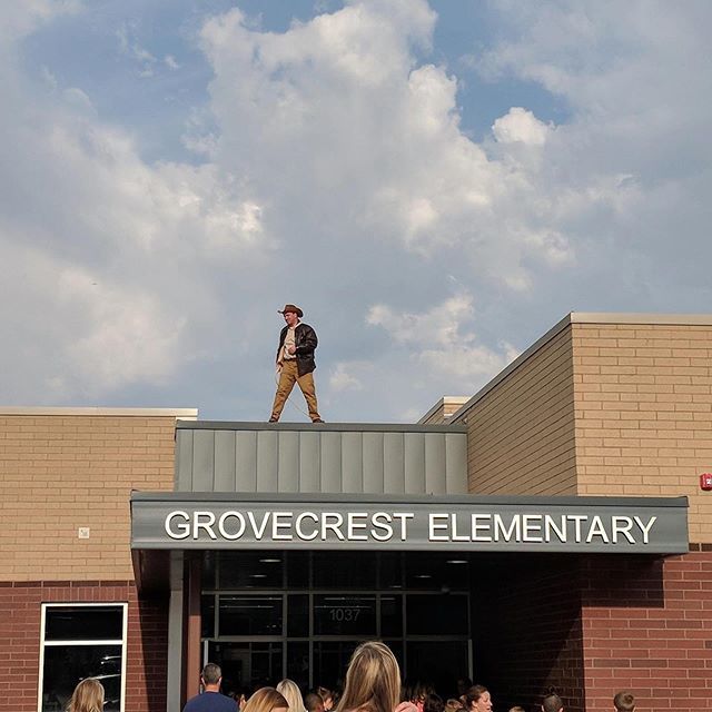 grovecgrizzlies's tweet photo. This was last year. Guess what I’ll be this year?  Think super...think Unconquerable!  #togetherweareunqonquerable #WeRGrizzlies #GCGrizzlyNation #asdshine https://t.co/Wt2vYQUAqd https://t.co/ZTnQToiByP
