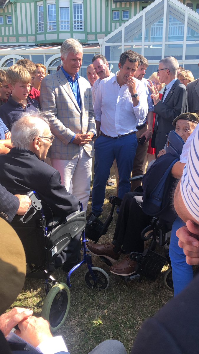 christoblanchet's tweet photo. Grand honneur de pouvoir échanger avec le Roi Philippe de Belgique venu en toute simplicité et sans protocole saluer les anciens combattants belges de la Brigade Piron à @sweethome14390 
Un honneur pour ces hommes ravis de cette reconnaissance royale @EmmanuelMacron https://t.co/D7s4oOzDzY