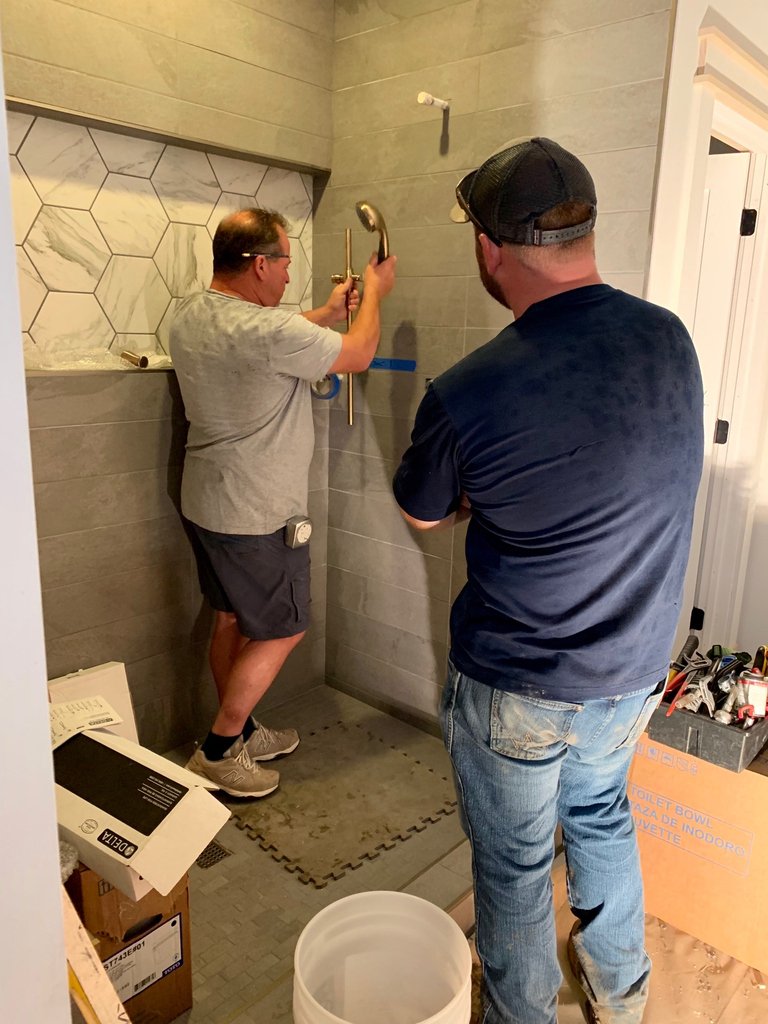 MonticelloHome's tweet photo. Great to be surrounded by such great trades, their meticulous work makes our homes turn out as nice as they do.  #FairGroveCustom @EricaLeaDesignStudios

"You want to be the best, you need to work with the best!" - unknown
#CustomBuilt #MonticelloHomes
#keepcraftalive https://t.co/7aQhKSsmMB