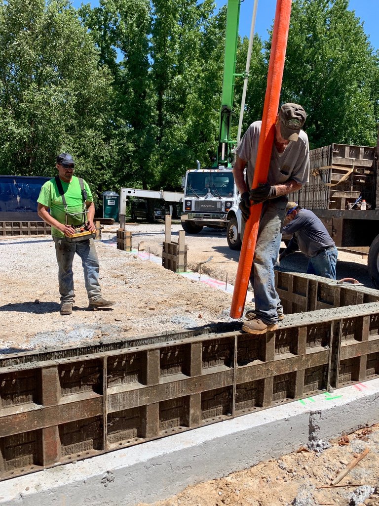 MonticelloHome's tweet photo. Great to be surrounded by such great trades, their meticulous work makes our homes turn out as nice as they do.  #FairGroveCustom @EricaLeaDesignStudios

"You want to be the best, you need to work with the best!" - unknown
#CustomBuilt #MonticelloHomes
#keepcraftalive https://t.co/7aQhKSsmMB