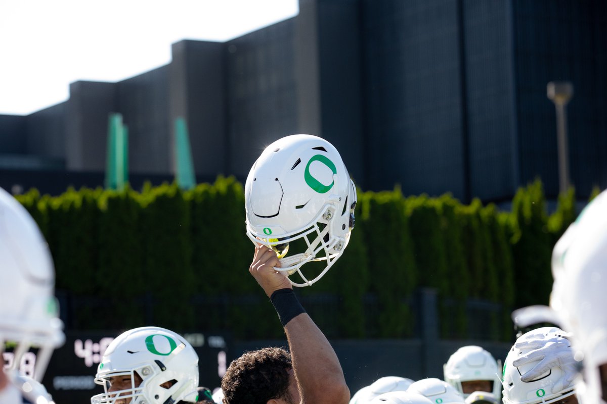 oregonfootball's tweet photo. BRING IT. #GoDucks https://t.co/5LxmpL8Pkq