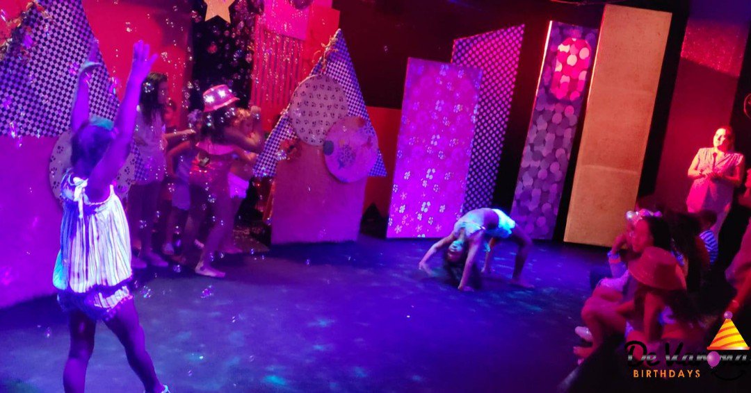 DeVaronaFiestas's tweet photo. Diversión para niños de todas las edades. Nada mejor que celebrar tu fiesta de cumpleaños de noches y disfrutar de un espectacular show de luces. Añádele Disco Party y la diversión será a otro nivel. 

https://t.co/wptDD0w8Gp 
787-338-0040 https://t.co/mv9E6ZFE2k