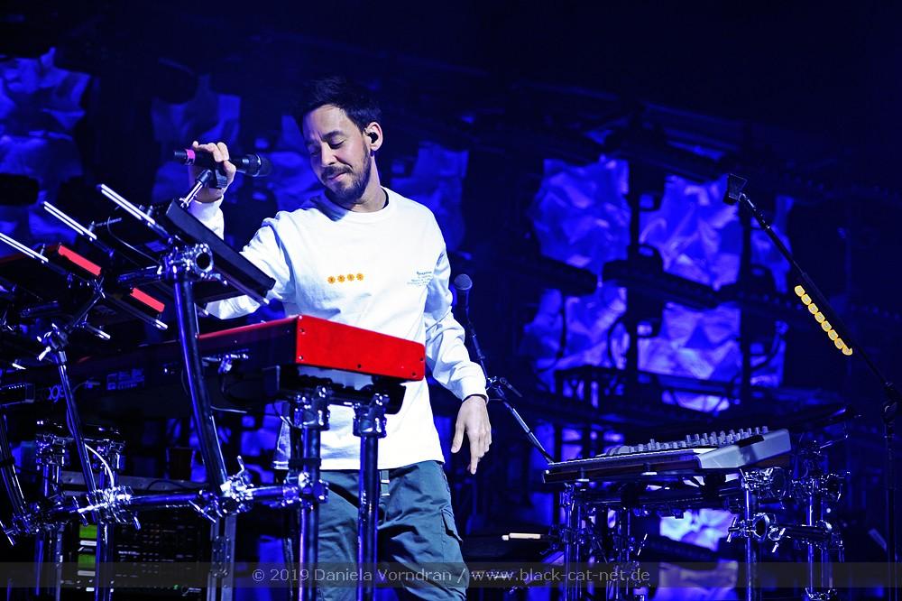 BroodingAnanas's tweet photo. Some Shinoda beauty for you💞💞 https://t.co/lhaiZqIrby