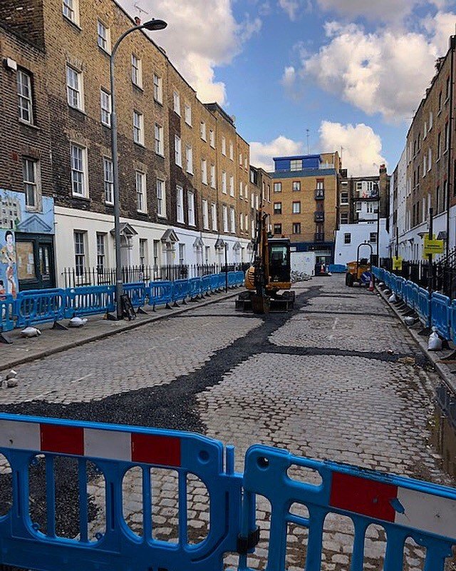 Note to all #fibreoptic cable installers: if everyone cared for the old #cobbledstreets of #London like you do, we wouldn’t have any left! 

Please make more of an effort #VolkerHighways 😩 

#SaveFitzrovia #GoodgePlace #HudsonsProperty