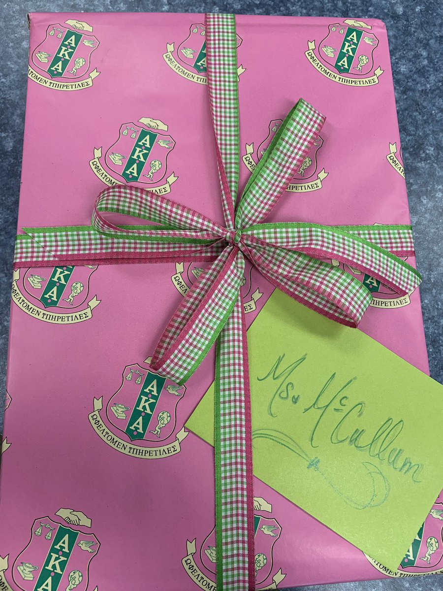 MMcCullum_iLead's tweet image. Thanks a bunch to @ProfMonicaJ for this thoughtful gift. It’s wrapped so beautifully that I don’t want to open it. 💗💚 #AKAEducators #LRENoFinishLine #LakeRidgeNation