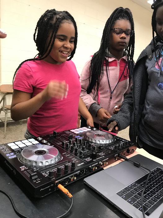 NextUpRVA's tweet photo. Each year we partner with Men of Barton Heights Youth Organization for an incredible #afterschool program called "The Spin Academy." We see @RPS_Schools students learn coping skills &amp; develop leadership skills as they create music together &amp; study the art of deejaying. #WeAreRPS https://t.co/hXDneHGz0q