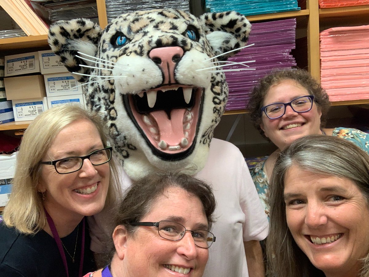 MsMillyMath's tweet photo. @MPMSleopards Smiles all around!!!! #mpmsleopardpride #larrytheleopard https://t.co/fiuJ2nVziy