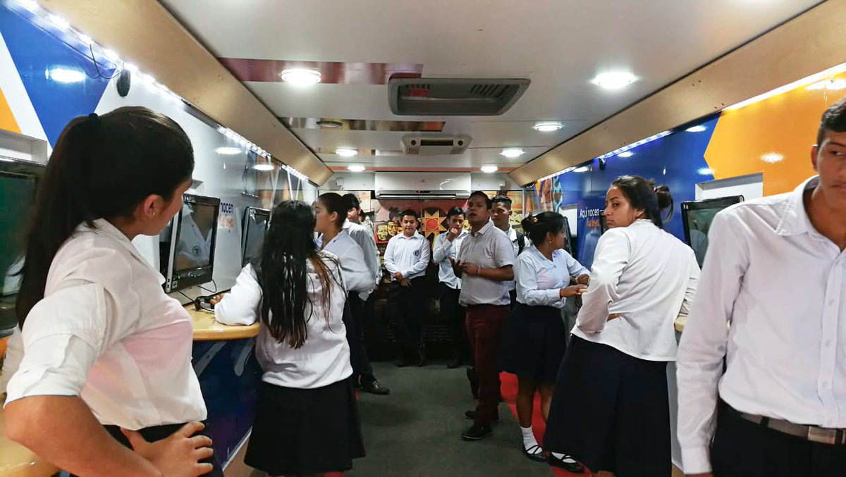 AngelSinmaleza's tweet photo. AHORA||
En el cantón Las Naves la ciudadanía se informa sobre el quehacer legislativo a través de #MecanismosTecnológicos modernos en el #BusInteractivo de @AsambleaEcuador 🚍🇪🇨 https://t.co/aOL8aywxTR