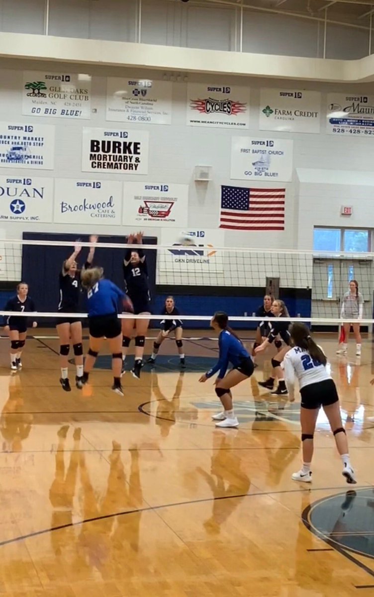 MaidenHighVB's tweet photo. Great way to start the season! #goladyblue #maidenvolleyball2019 #1-0 https://t.co/6jfqNIOHNE