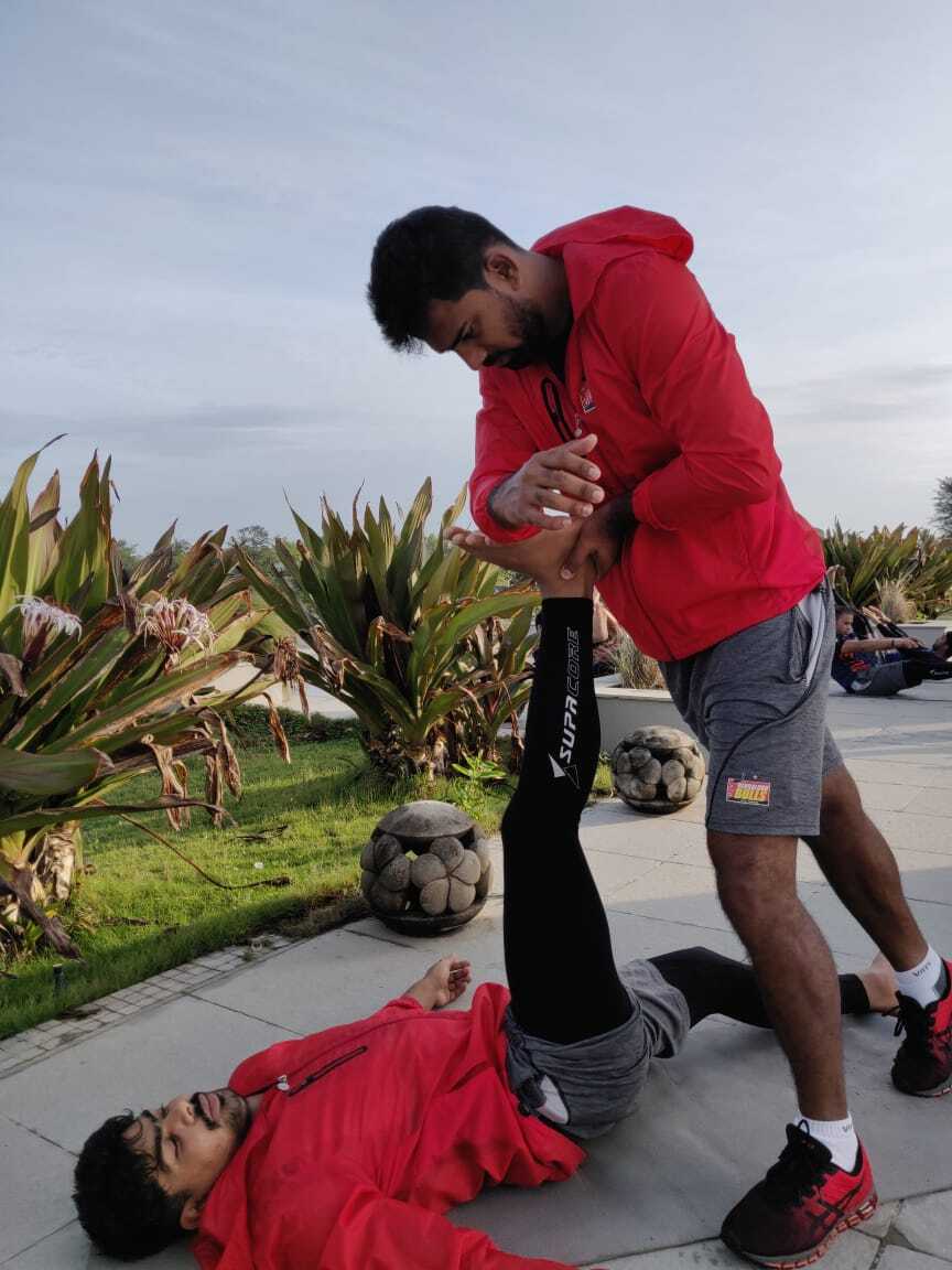 BengaluruBulls's tweet photo. Train hard but smart with #SUPACORE- a premium that offers medical grade TGA approved graduated compression which can prevent several sports-based injuries.!
#FullChargeMaadi #Champions #VivoPKL7 #Kabaddi #VivoProKabaddiLeague #Season7 #BengaluruBulls #KhelKabaddi #LePanga https://t.co/O2FIfHQcCh