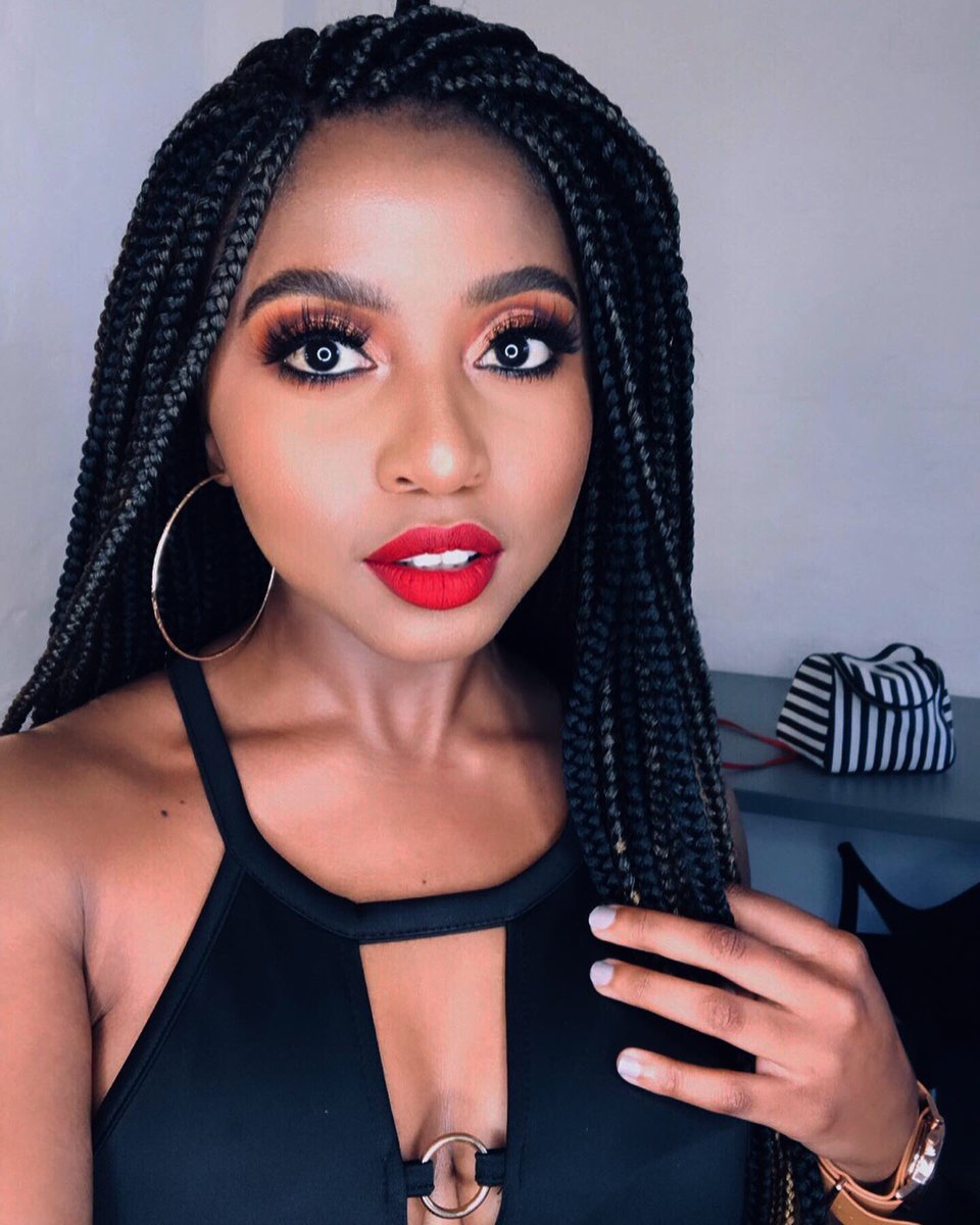 Madame_Shonsan's tweet photo. My “EXCITING NEWS LOADING” face bc in a couple of days I get to share with you, the name of the new exclusive braid from #Afrotex 🎉 RN, all I can say is that summer is about to get a whole lot hotter bc your inches are about to get a whole lot longer☝🏾 #iloveafrotexsa
#braidgang https://t.co/HWHIO8aTdD