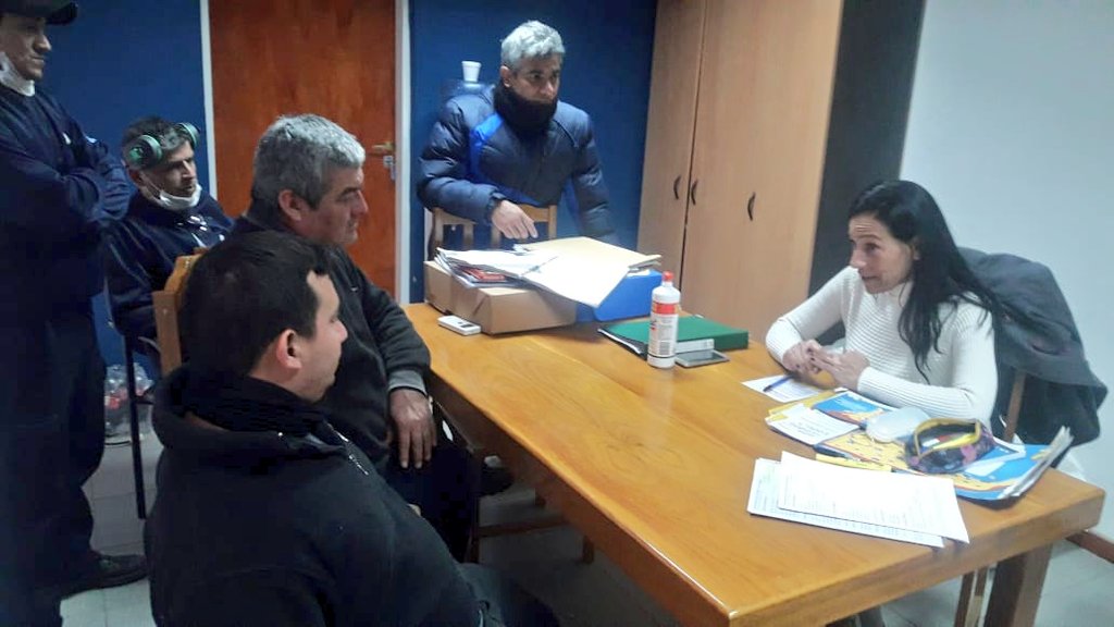 modernizacionlr's tweet photo. JORNADA DE INSCRIPCIÓN DE ADULTOS 2000 EN FÁBRICA ENOD.
La misma se llevó cabo con el objeto de que jóvenes y adultos, que presten servicios en está fábrica, puedan finalizar sus estudios, permitiéndoles obtener un titulo con validez nacional.  #AlbertoParedesUrquiza https://t.co/c3kVHhKTqj