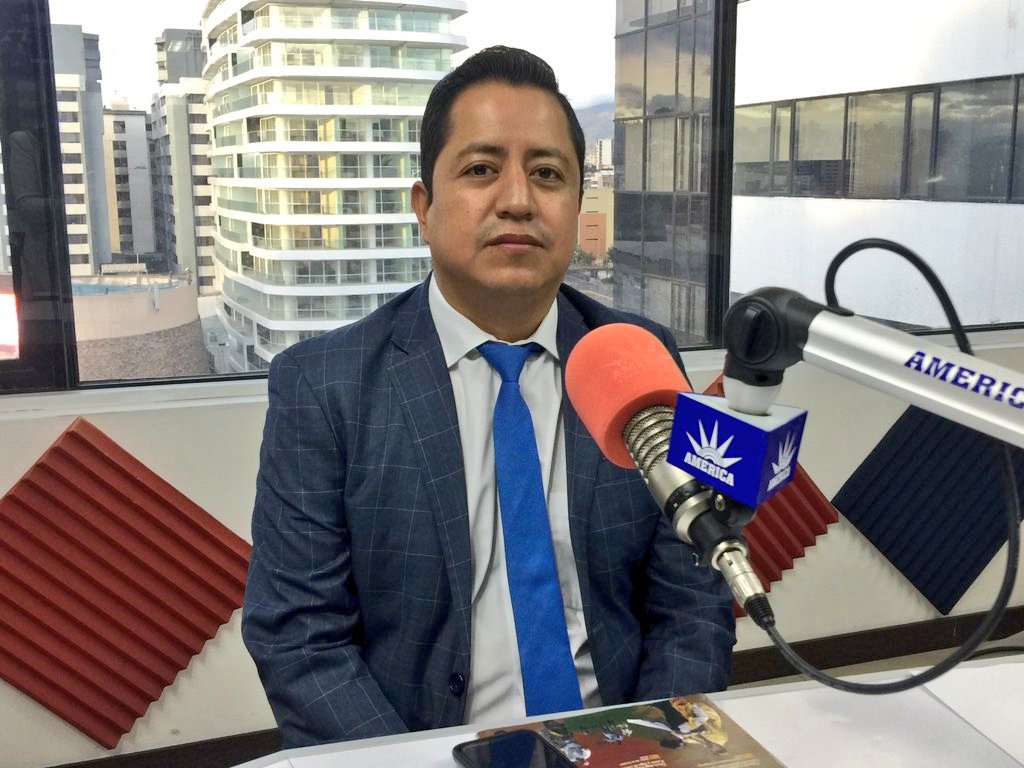 mruminahui's tweet photo. #AgendaDeMedios 📻 | El día de hoy en @RADIOAMERICAEC el vicealcalde Santiago Morocho y la Reina de Rumiñahui Nathaly Tobar, dialogaron con @OnaJorge sobre las actividades programadas por las fiestas del Maíz y el Turismo. #RumiñahuiInolvidable2019
 📹https://t.co/qbnxHrDKlU https://t.co/uaJ1tvOHDx