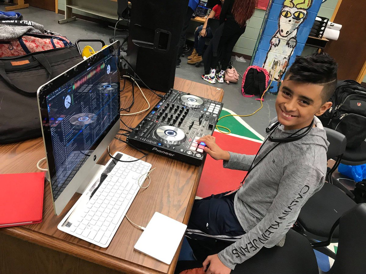 NextUpRVA's tweet photo. Each year we partner with Men of Barton Heights Youth Organization for an incredible #afterschool program called "The Spin Academy." We see @RPS_Schools students learn coping skills &amp; develop leadership skills as they create music together &amp; study the art of deejaying. #WeAreRPS https://t.co/hXDneHGz0q