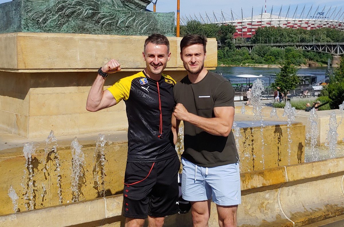 eweszlo's tweet photo. - Tylko głupiec przeszedłby obok takiej szansy obojętnie - czyli @paszaBiceps i @krzepota zdradzają kulisy obserwacji legendarnego gracza w x-kom AGO.

➡️ https://t.co/9hdcYqCSlP https://t.co/HHugpvKQQ0