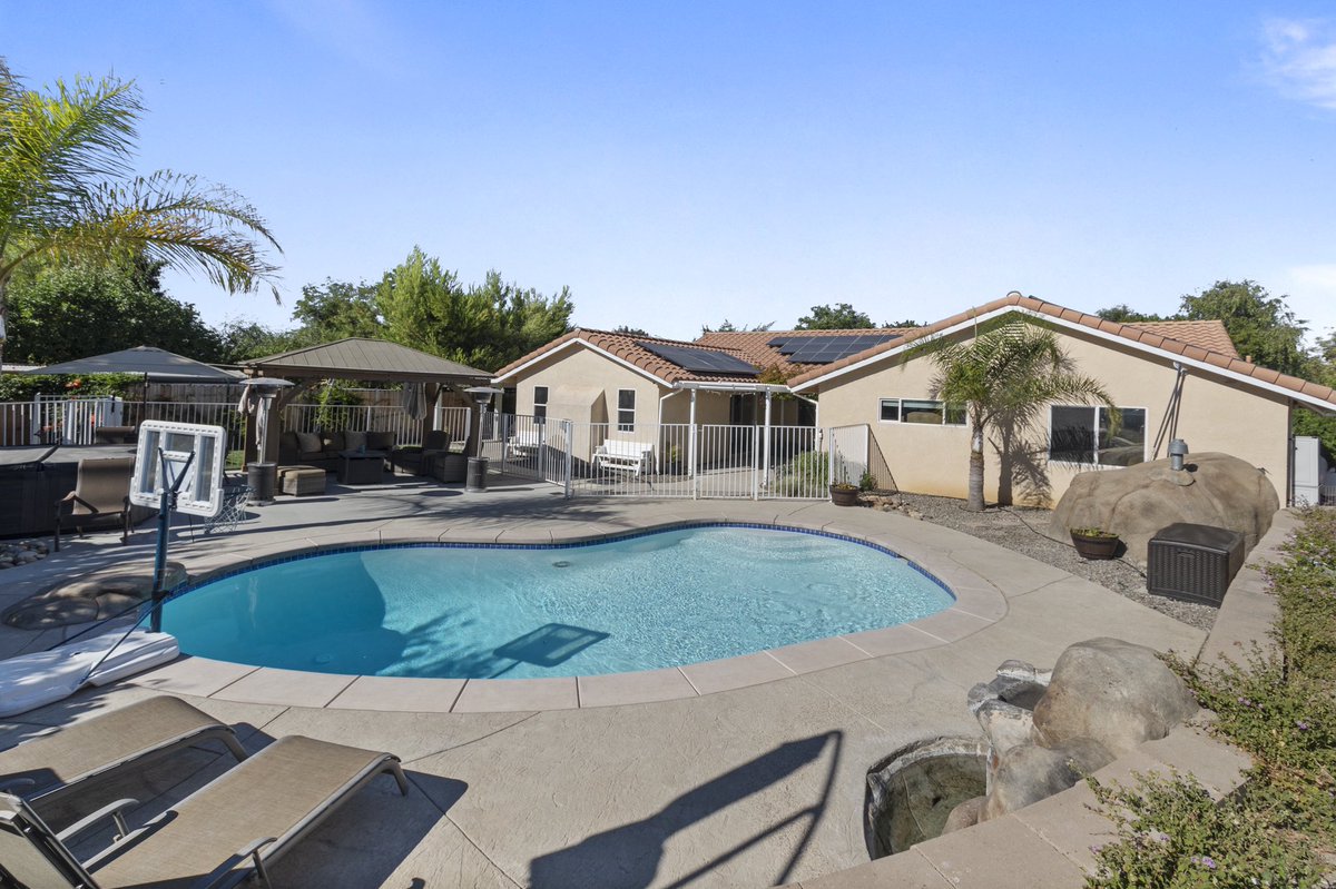 PasoRealEstate's tweet photo. Broker caravan today at this dream home in #pasorobles ! Link to full listing: https://t.co/WBOwI6K4ez https://t.co/aTBNl1W4dQ