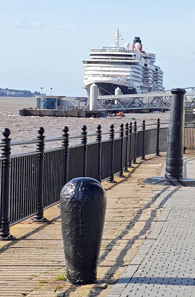 coombes_angie's tweet photo. On a trip to #Liverpool yesterday, lucky to see @cunardline #MSQueenVictoria 🚢 also walked around #AlbertDock &amp; saw these locks too https://t.co/cS1By5Sesn