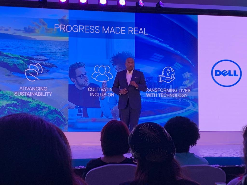 IsakK28's tweet photo. Let’s change the narrative of diversity together 🙌🏻 @BrianKReaves @DellPanama #bootcampvv19 @vocesvitalespty https://t.co/QrRebQc5h0
