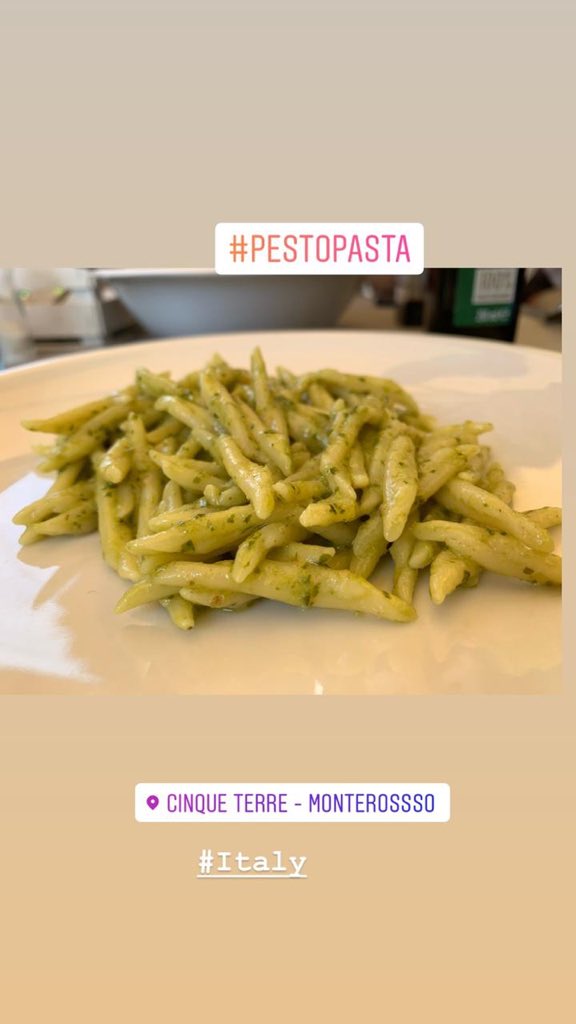 rjraunac's tweet image. Pic 1: जब restaurant वाला देख रहा हो 
Pic 2: देखता है तो देखे, अपन को क्या 😜

#cinqueterre #italy #MorePicsToCome #florence #italianfood