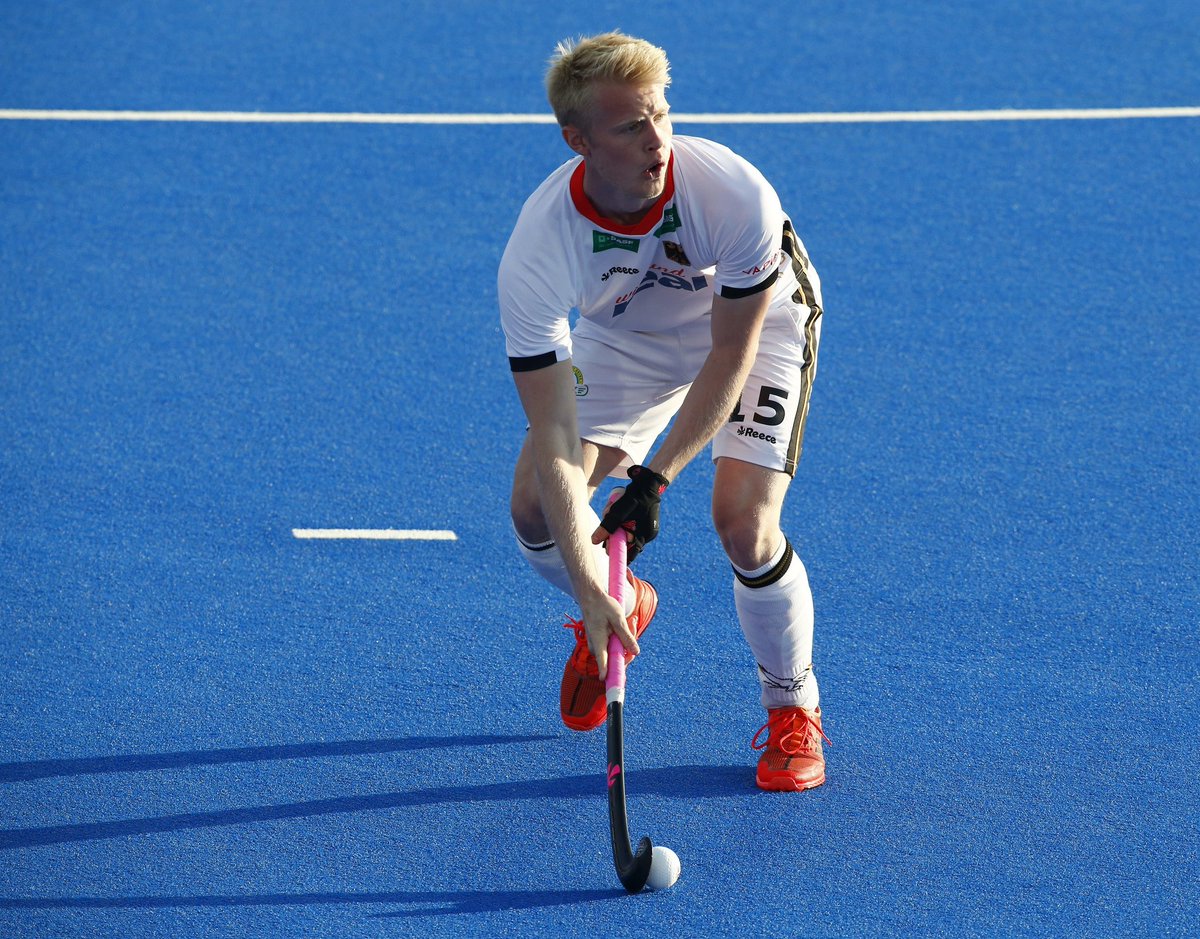 TeamD's tweet photo. Die deutschen Hockeymänner ziehen ins EM-Halbfinale ein! 🇩🇪 Das Team von Bundestrainer Stefan #Kermas gewann ihr letztes Gruppenspiel in #Antwerpen gegen #Irland mit 5:0 (2:0). 👏���� Weiter so! 
_____
#WirFuerD #TeamDeutschland #RoadToTokyo @DHB_hockey @HONAMAS2012 https://t.co/wErd5E8Wfg