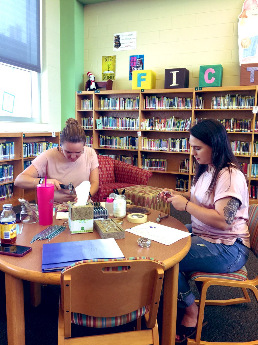MillsParkElem's tweet photo. What word motivates you? For the teams on our staff, they are... Calm. Positivity. Connect. Mindful. Grace. Passionate. Mindful. Grace. Team. Present. Engage. Joyspiration. Queso. Thanks to Adventures in Bloom for creating our beautiful bracelets! #pantherpride https://t.co/jt8ndqOBpG